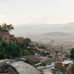 Diário de viagem #1: Um campo de futebol no bairro Granizal, Medellín, Colômbia